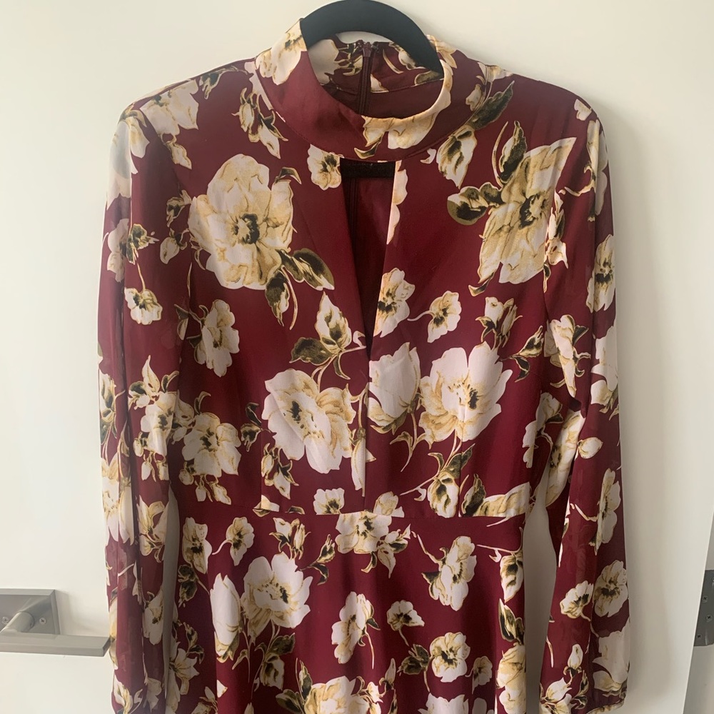 Floral long-sleeve keyhole dress